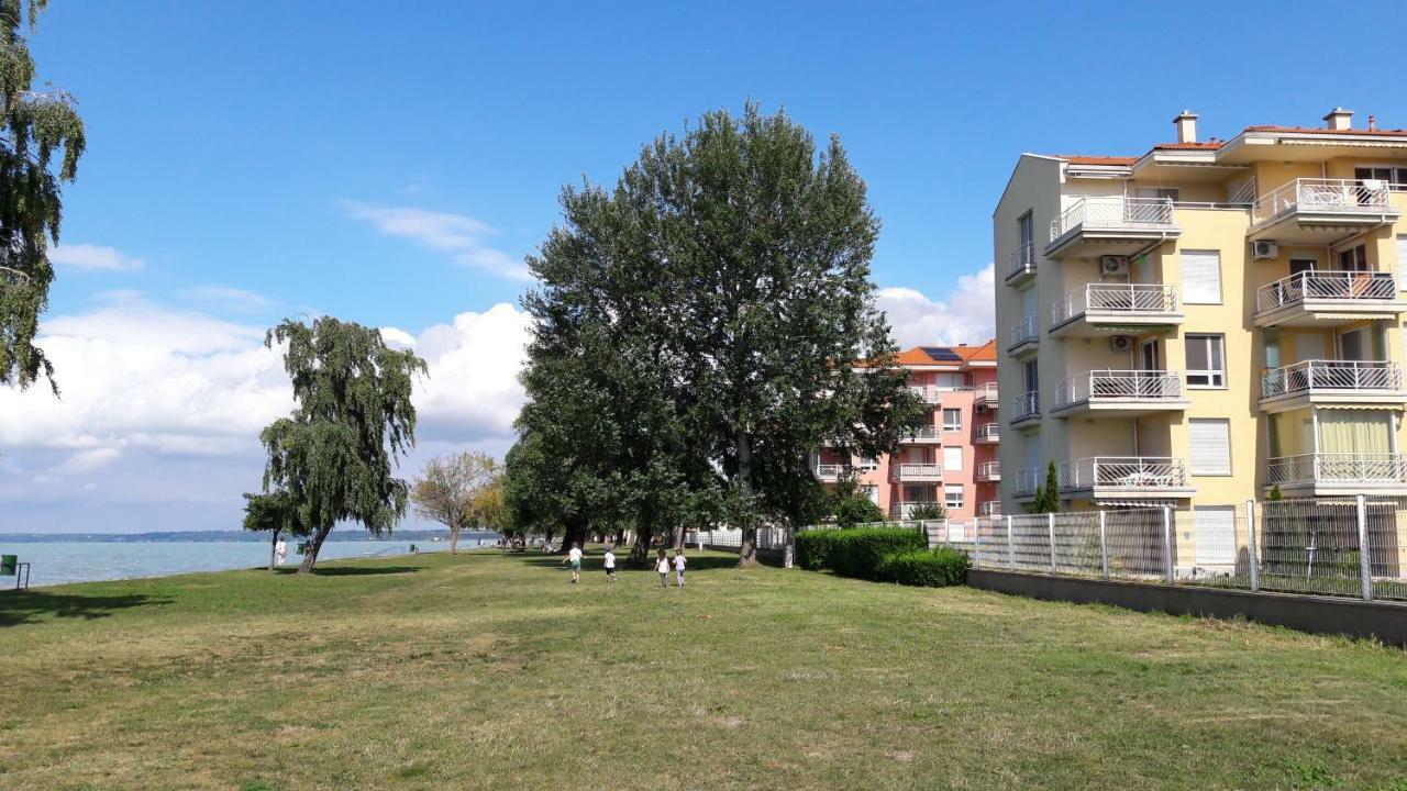 Siofoki Vizparti Nyaralo - Lakeside Apartment Exterior foto